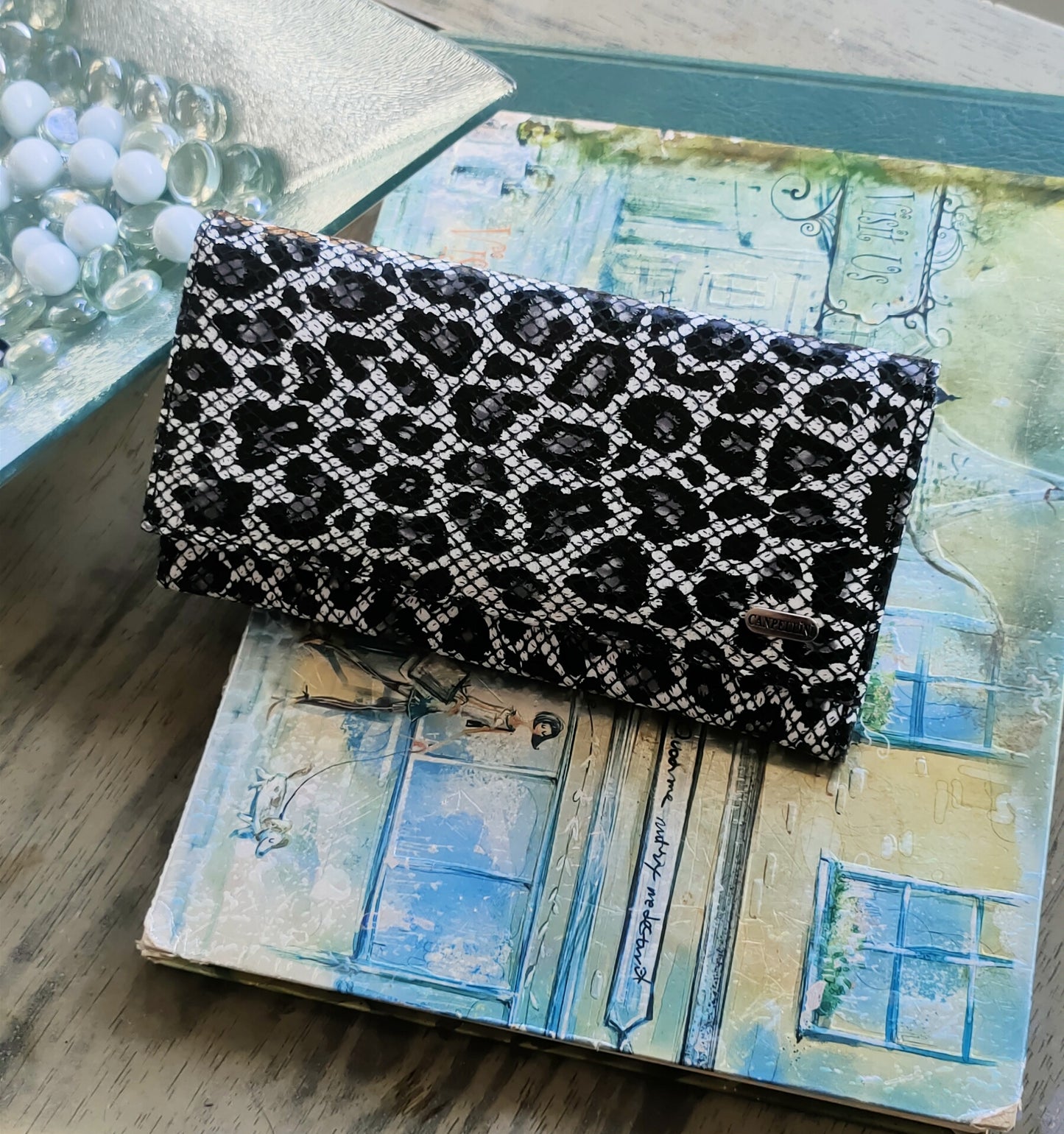 Black n White wallet