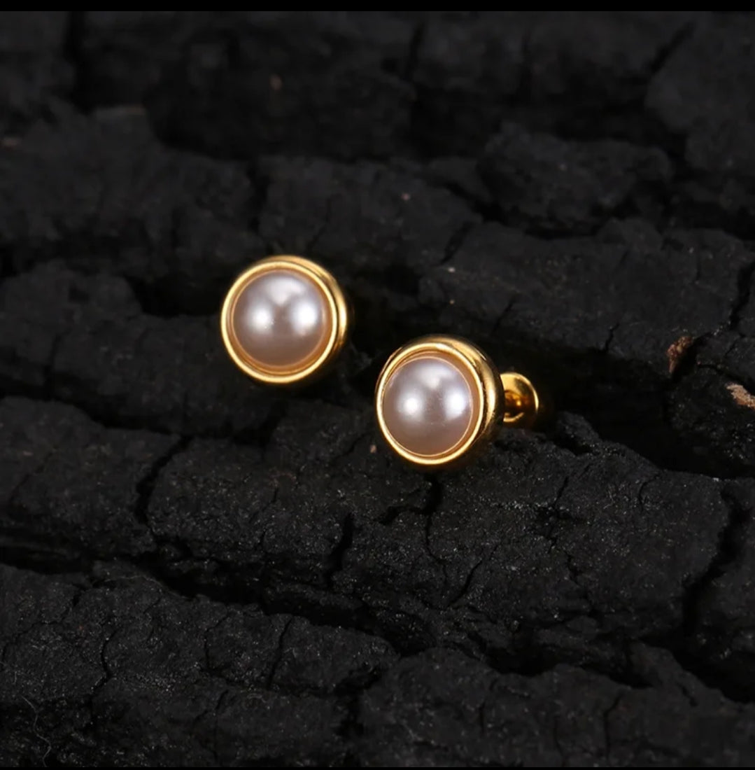 Chic Pearl Stud