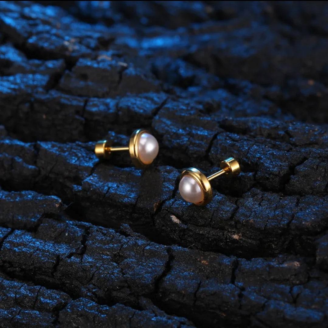 Chic Pearl Stud