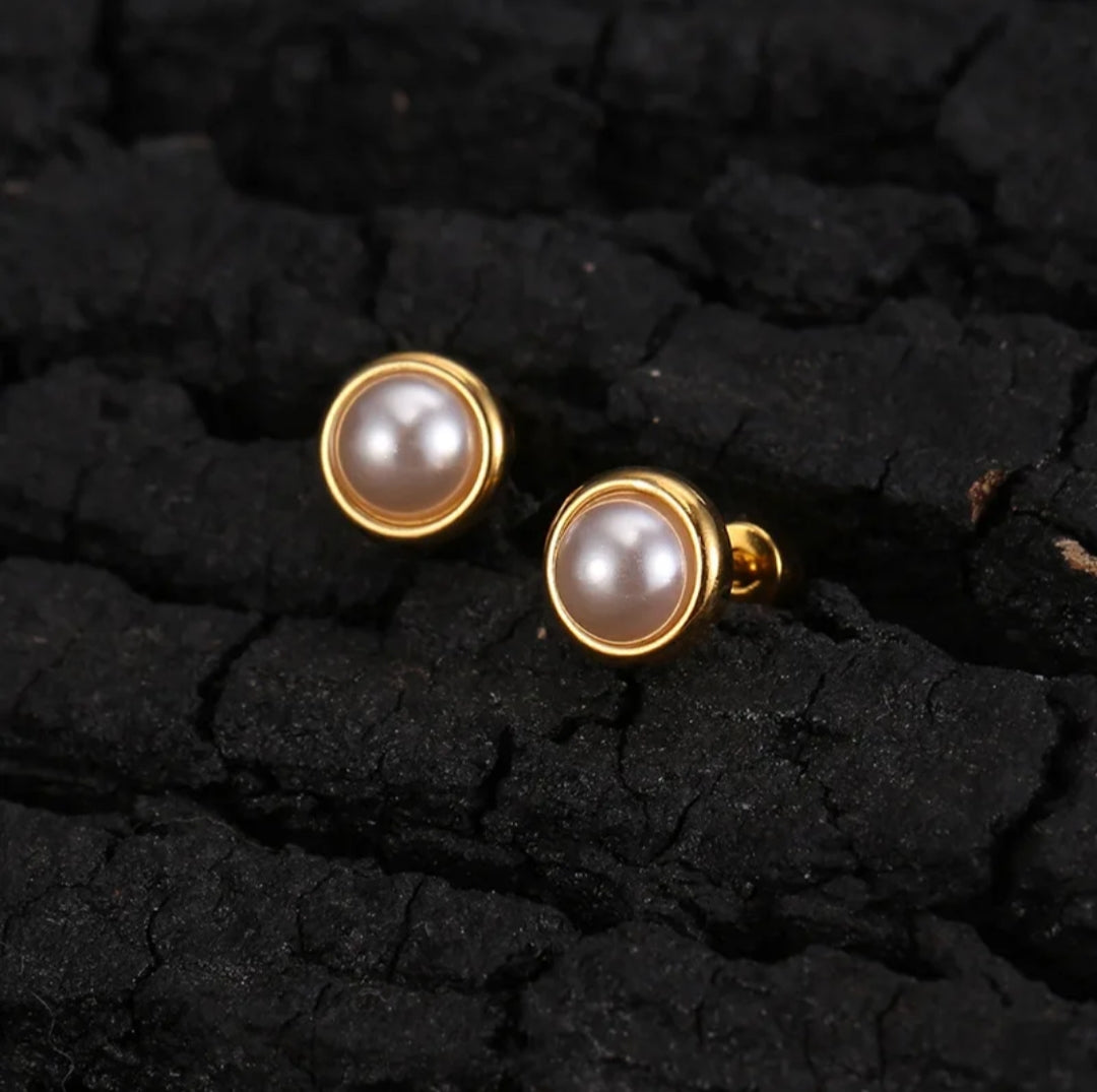 Chic Pearl Stud