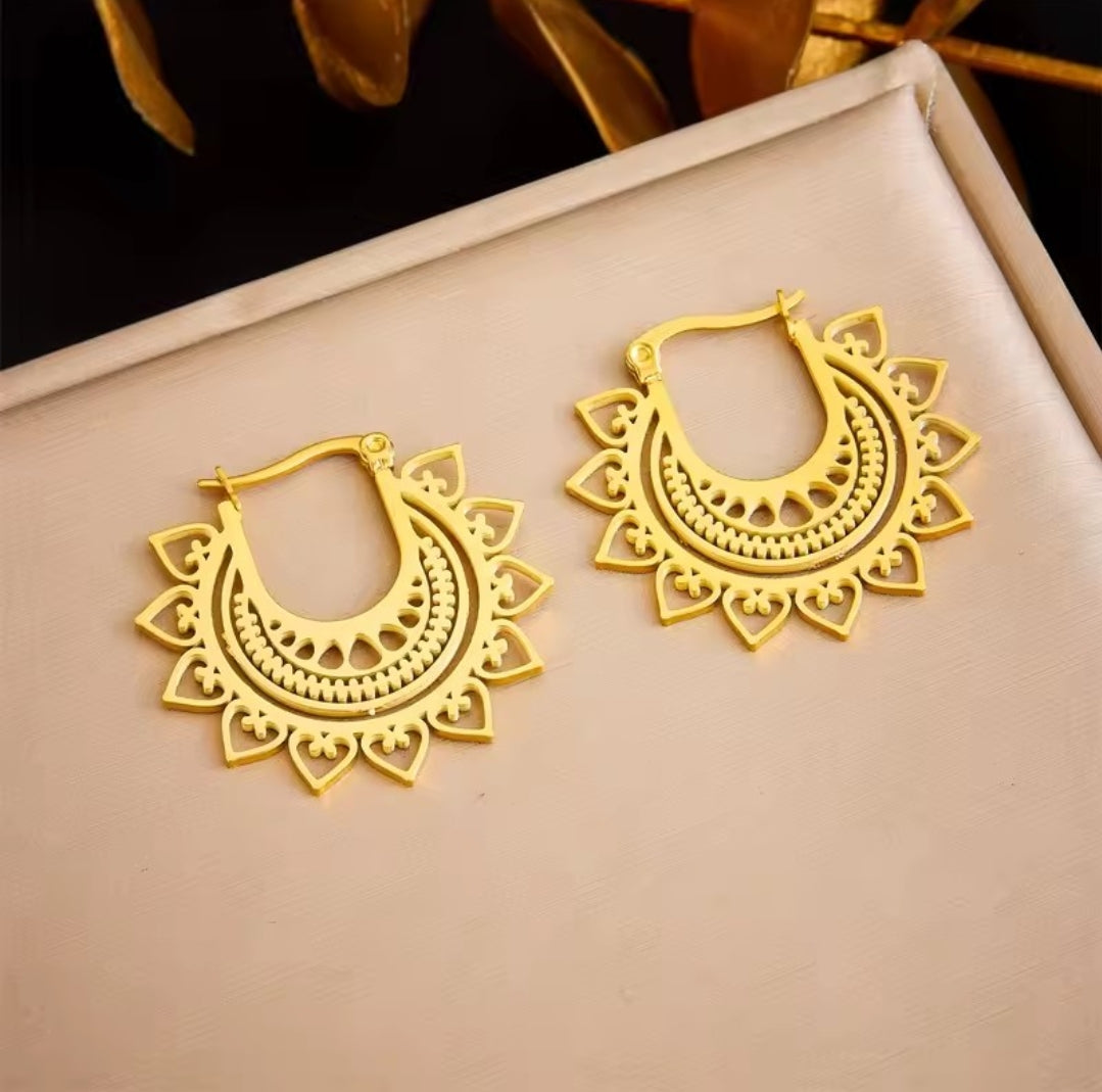 Stunner Loop Earrings