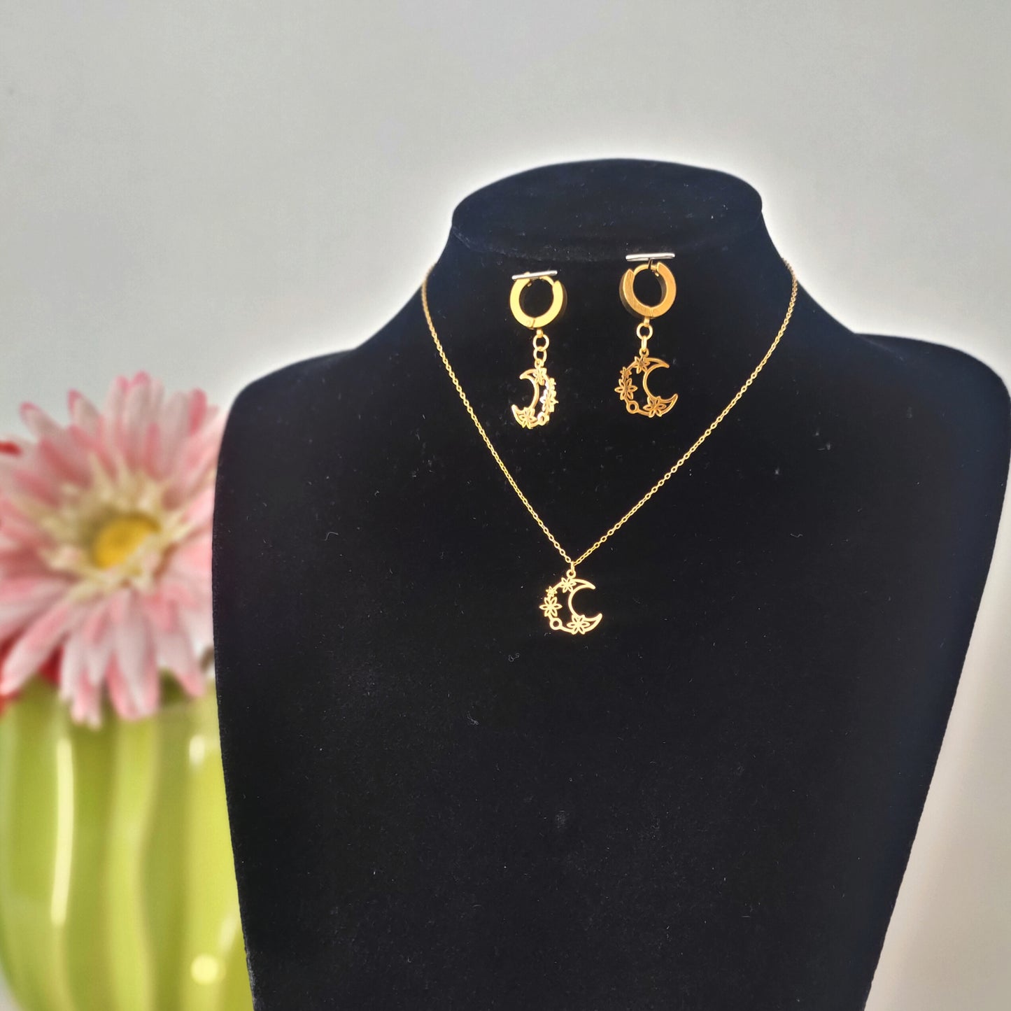 Crescent Simplistic Set