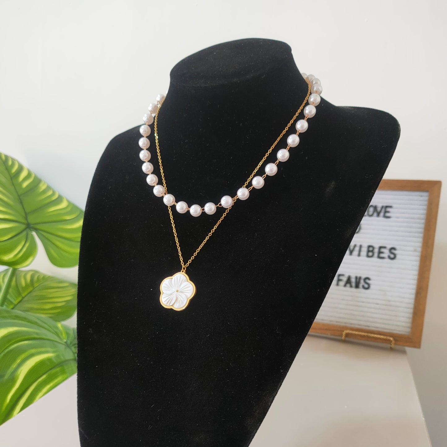 Flower Pearl Necklace