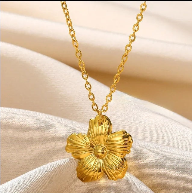 Petals Necklace