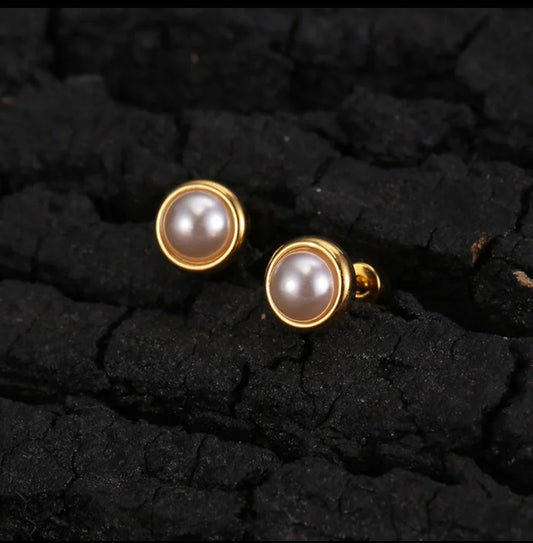 Chic Pearl Stud