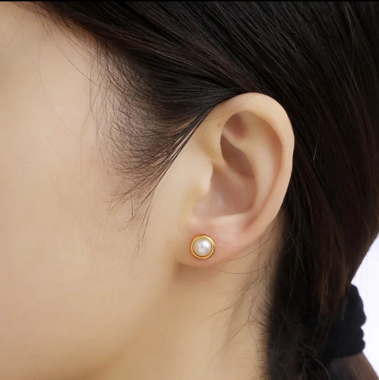Chic Pearl Stud