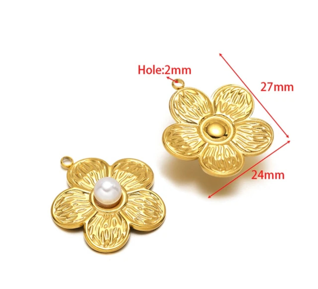 Petal Pearl Necklace
