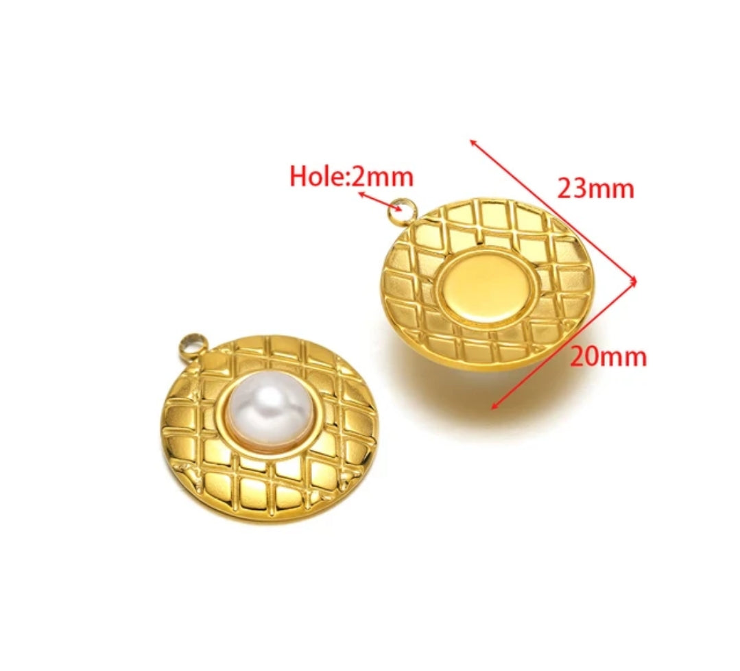 Luxe Pearl Necklace