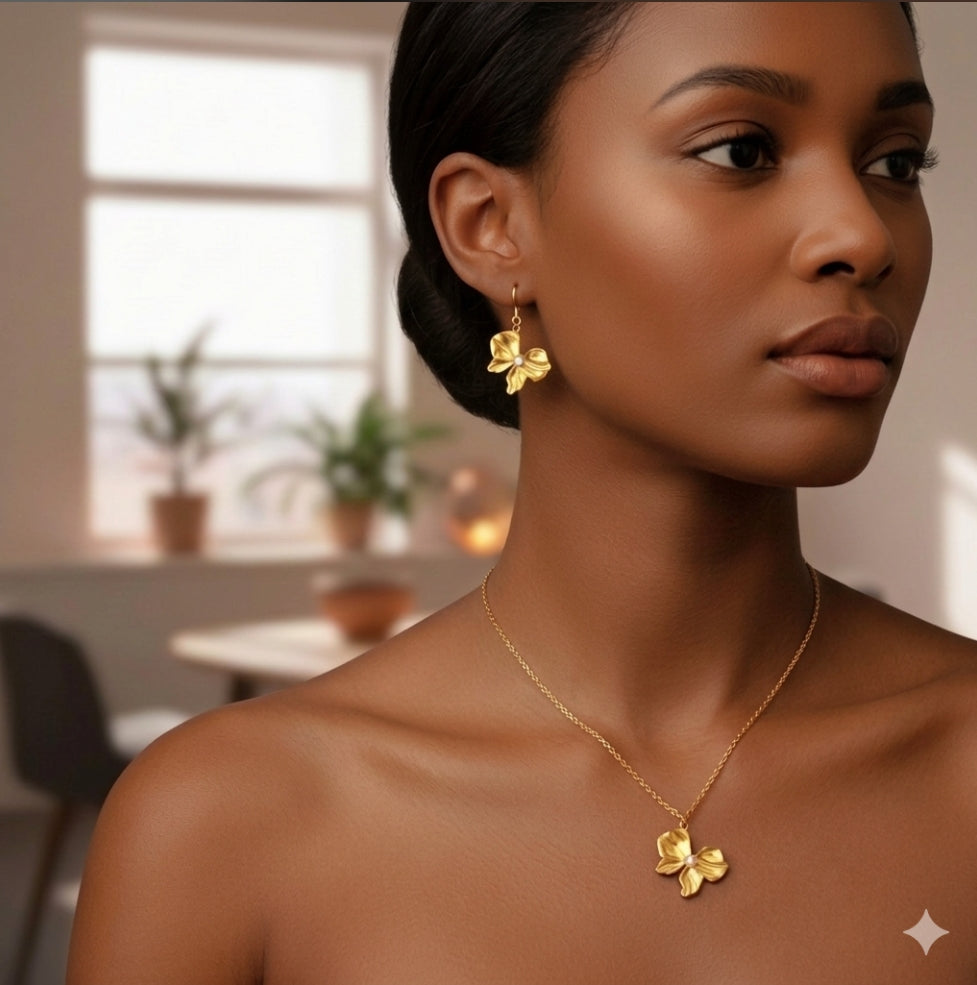 Bow Necklace