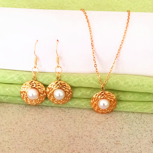 Luxe Pearl Necklace
