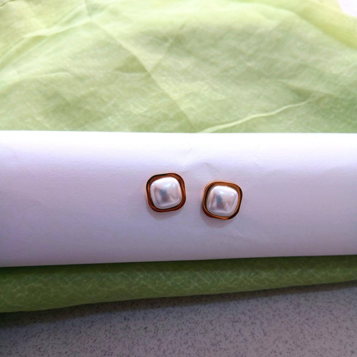 Girlie Pearl Earrings