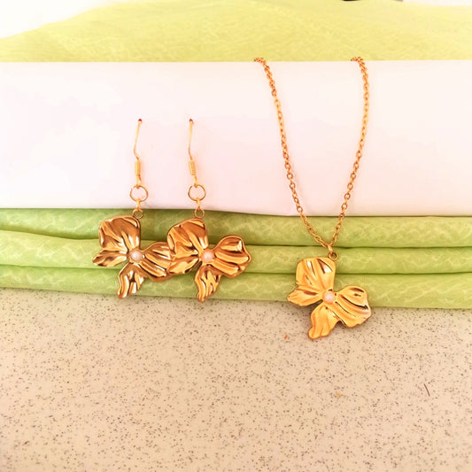 Bow Necklace