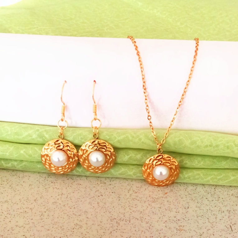 Pearl Regal Necklace