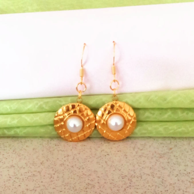 Luxe Pearl Necklace