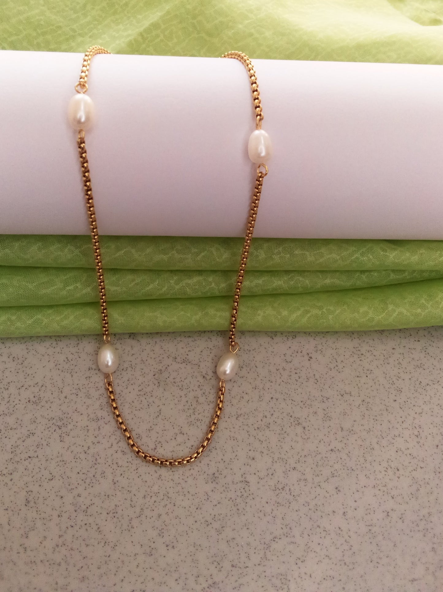 Chic Pearl Baroque Necklace