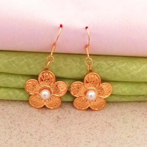 Petal Pearl Necklace
